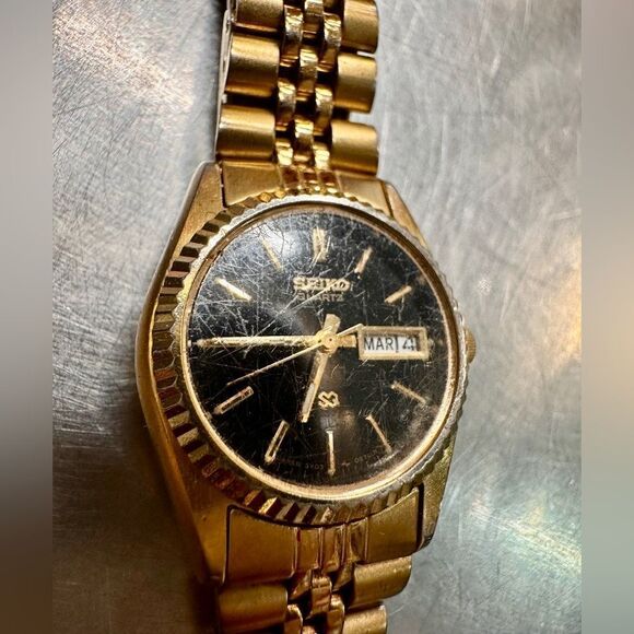 Vintage Seiko Gold-Tone Day-Date
Watch - Needs Battery - Picture 10 of 17